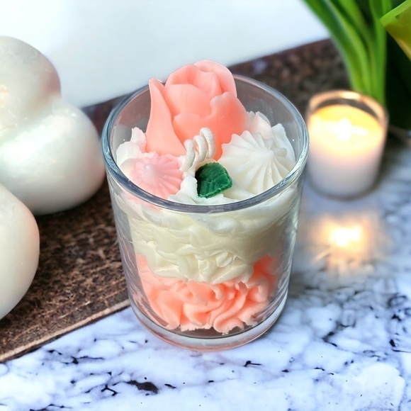 ⚠️SALE Candle // Handmade Tulip Shaped Soy Wax Candle SEND OFFERS🥳 - Picture 5 of 5